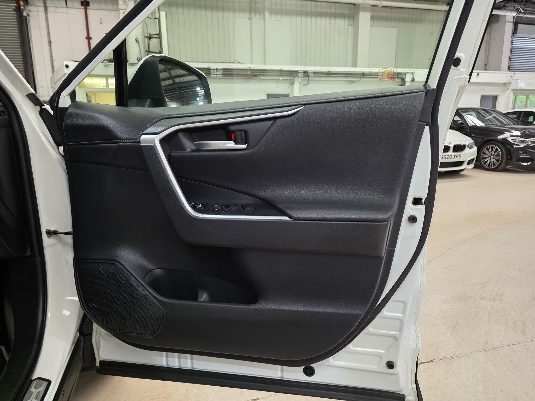 Toyota Rav4 view 12