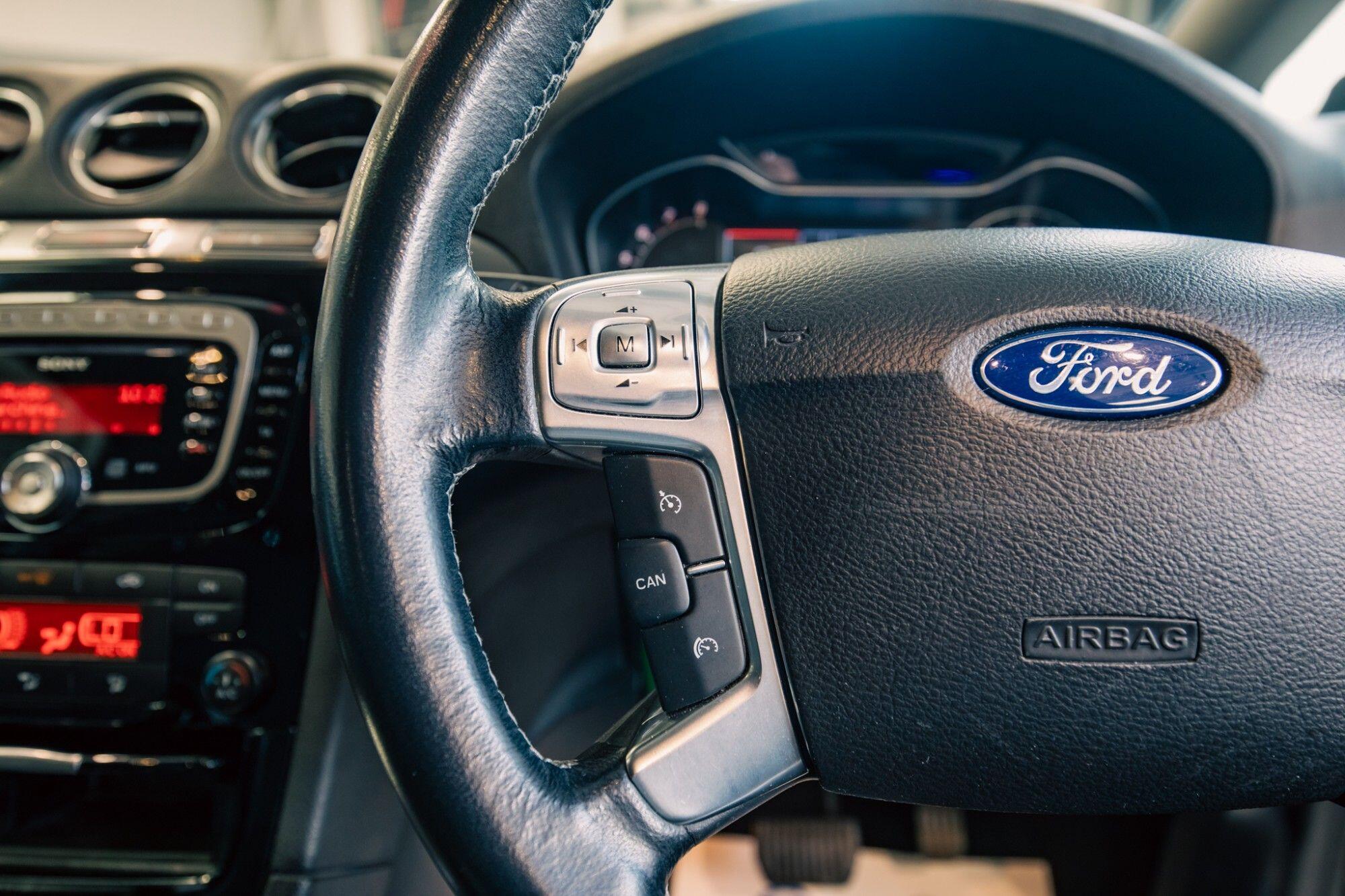 Ford S-Max view 13