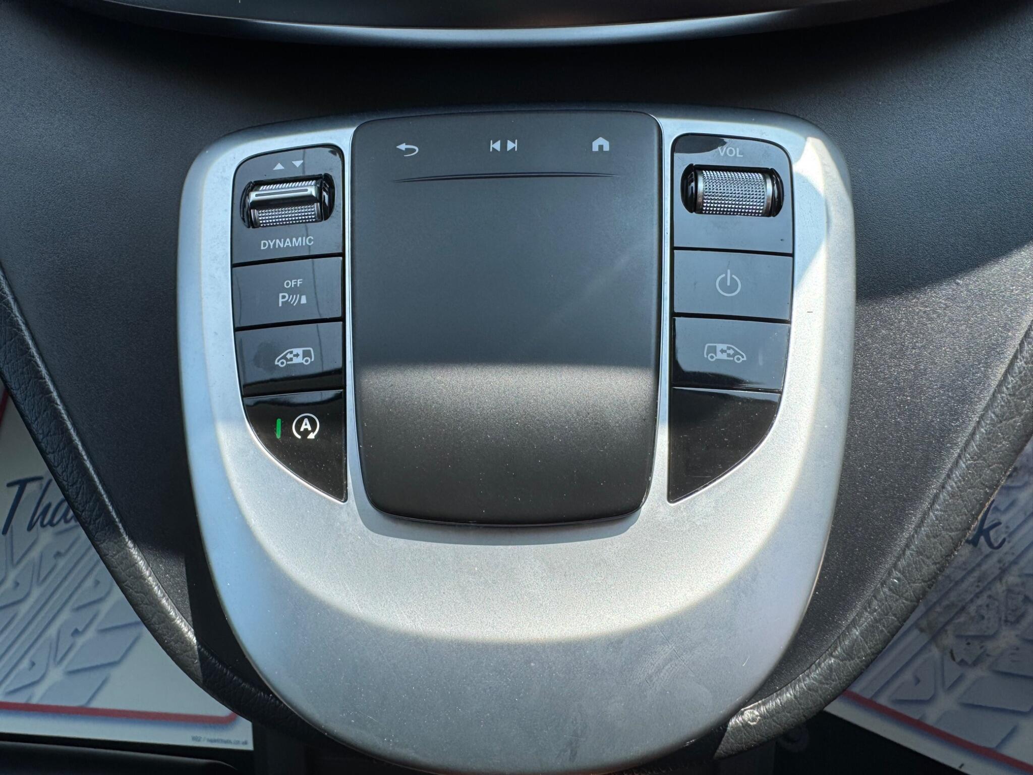 Mercedes-Benz V Class view 31