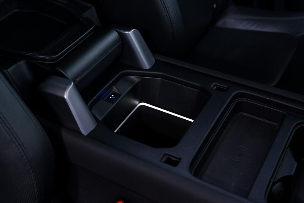 Land Rover Defender view 34
