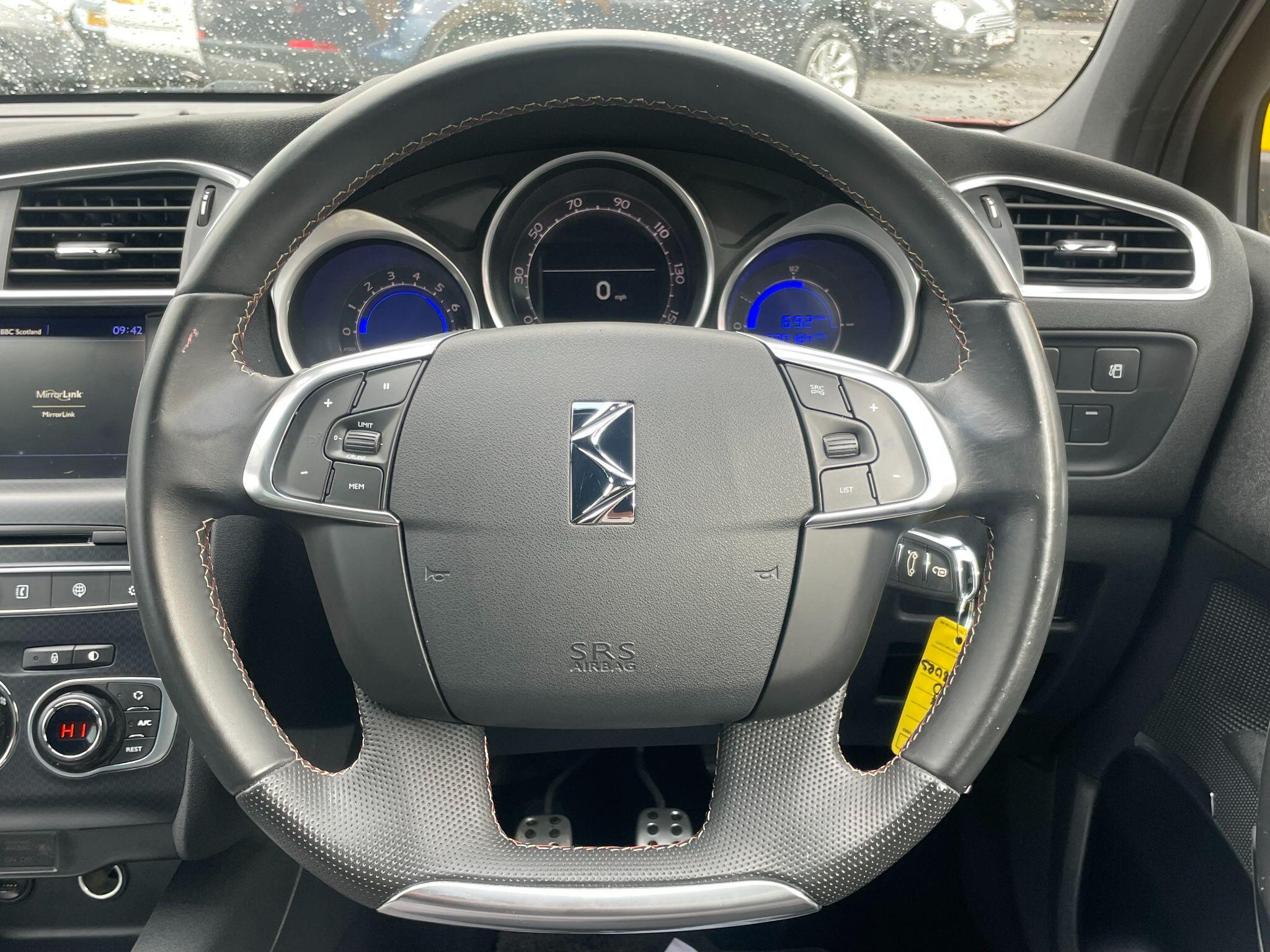 DS Automobiles DS 4 view 32