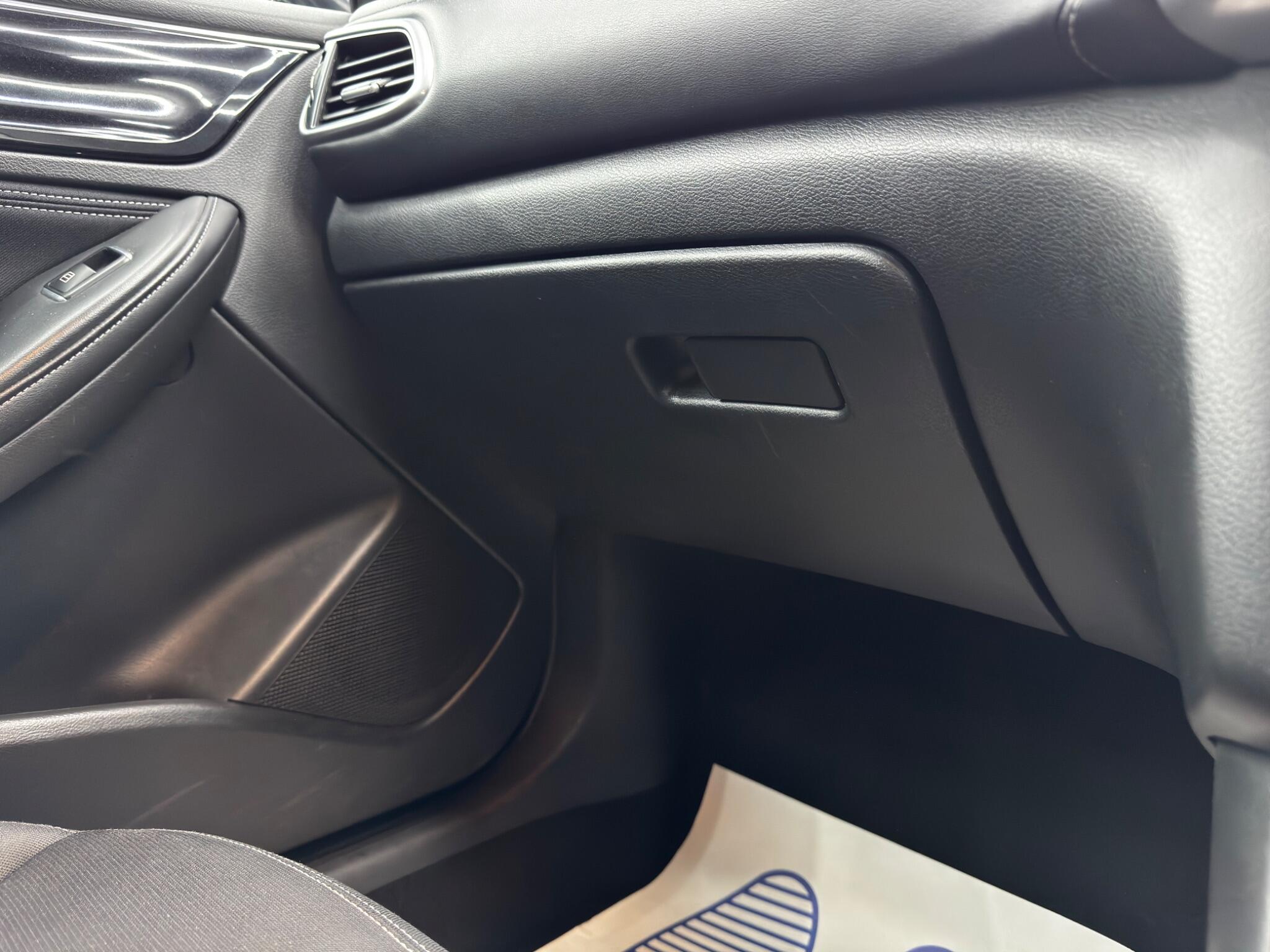 Infiniti Q30 view 36