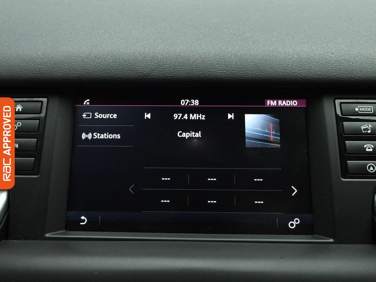Land Rover Discovery Sport view 18