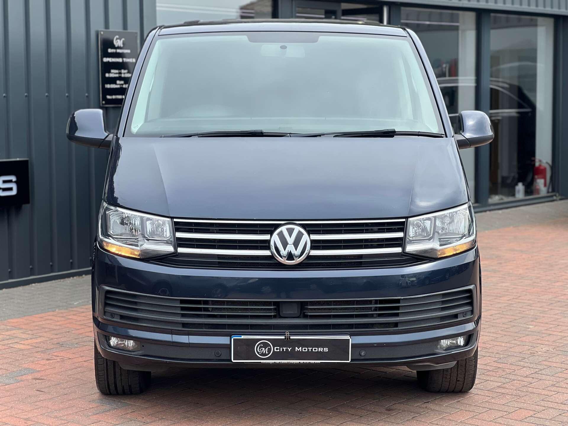 Volkswagen Caravelle view 4