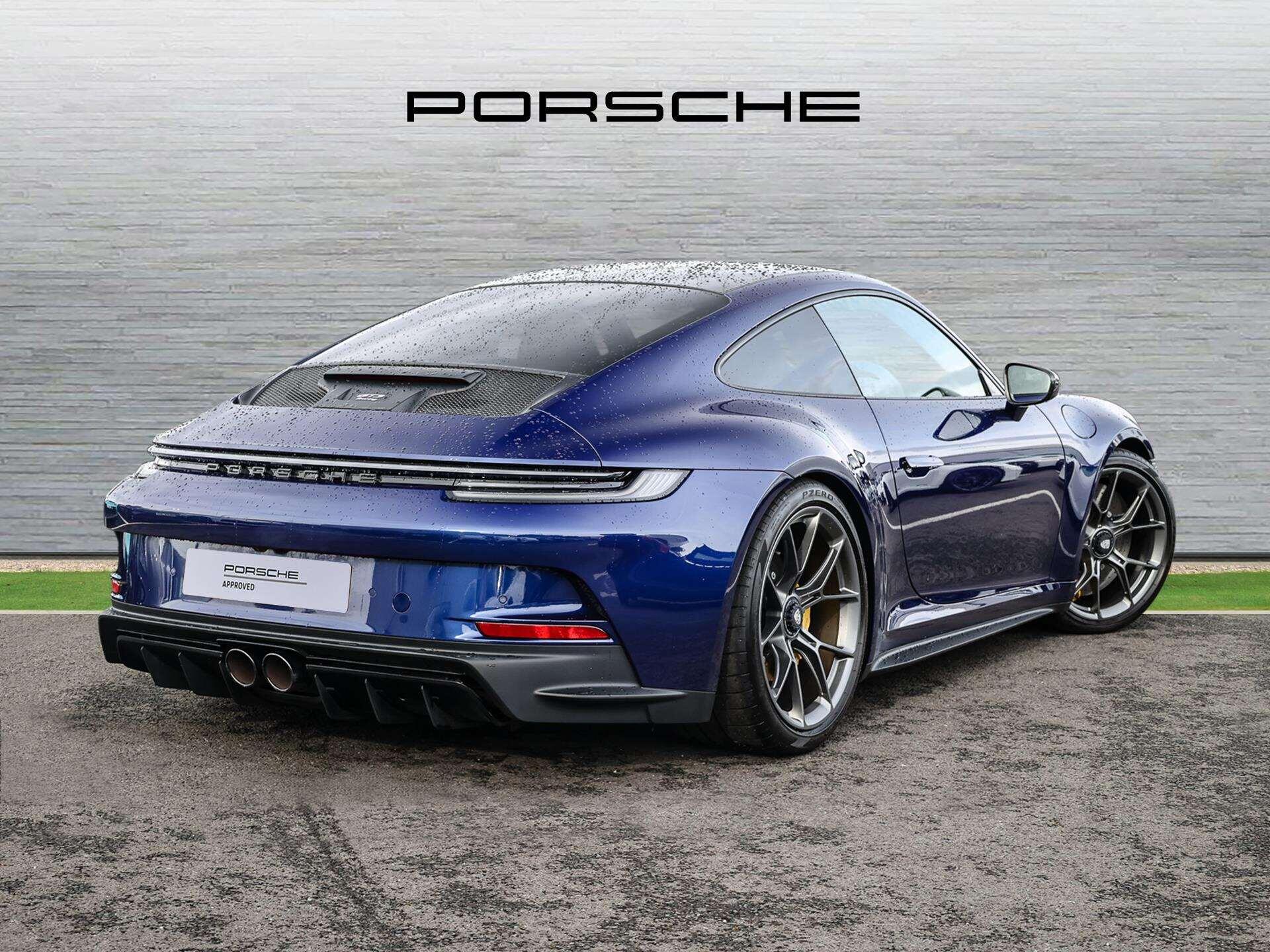 Porsche 911 view 3