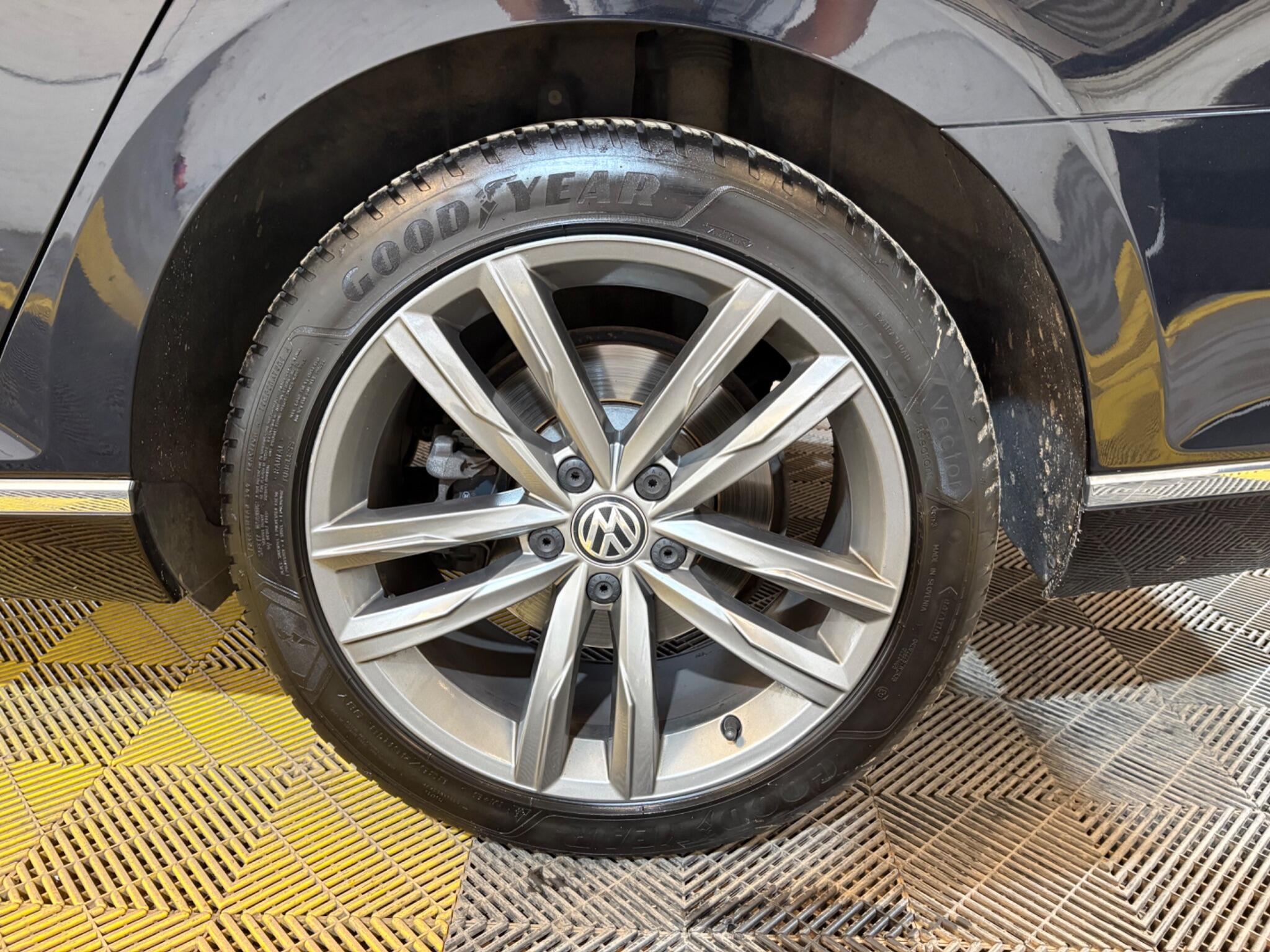 Volkswagen Passat view 75