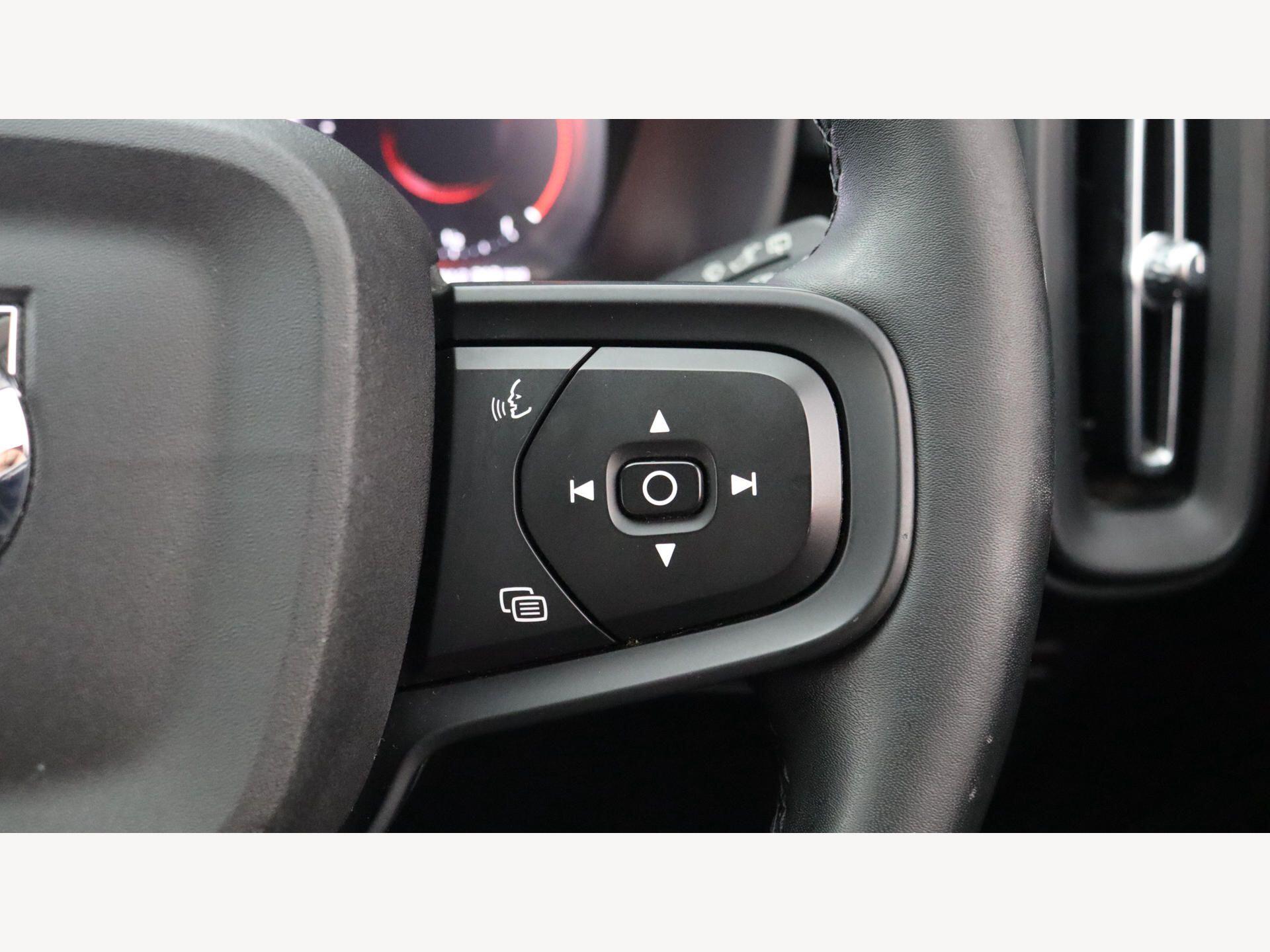 Volvo XC40 view 22
