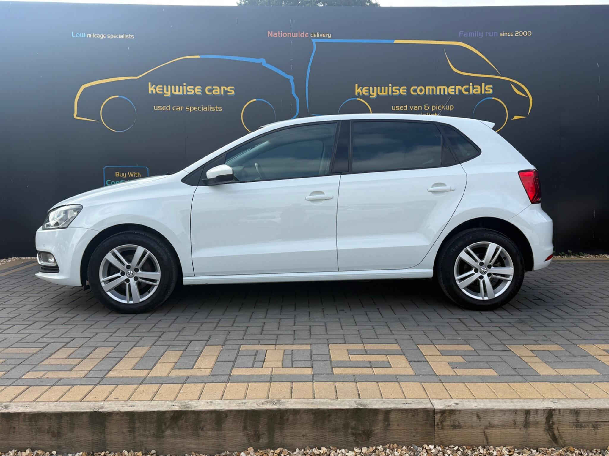 Volkswagen Polo view 2