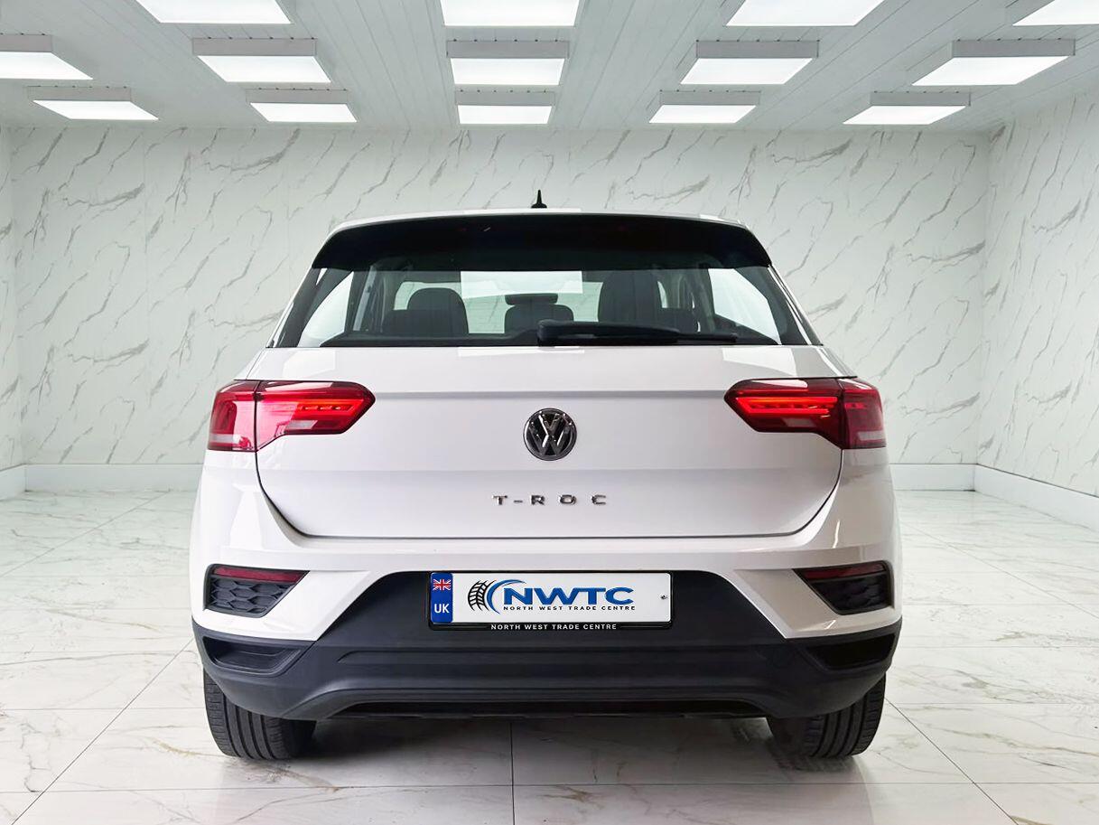 Volkswagen T-Roc view 10