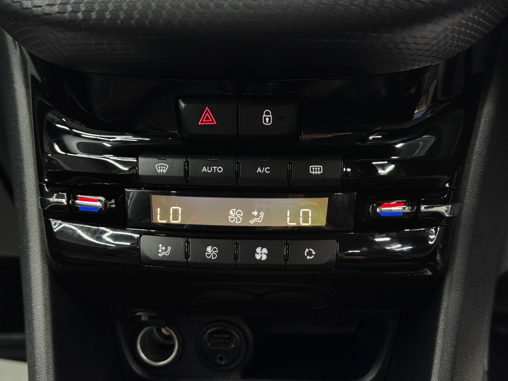 Peugeot 208 view 25