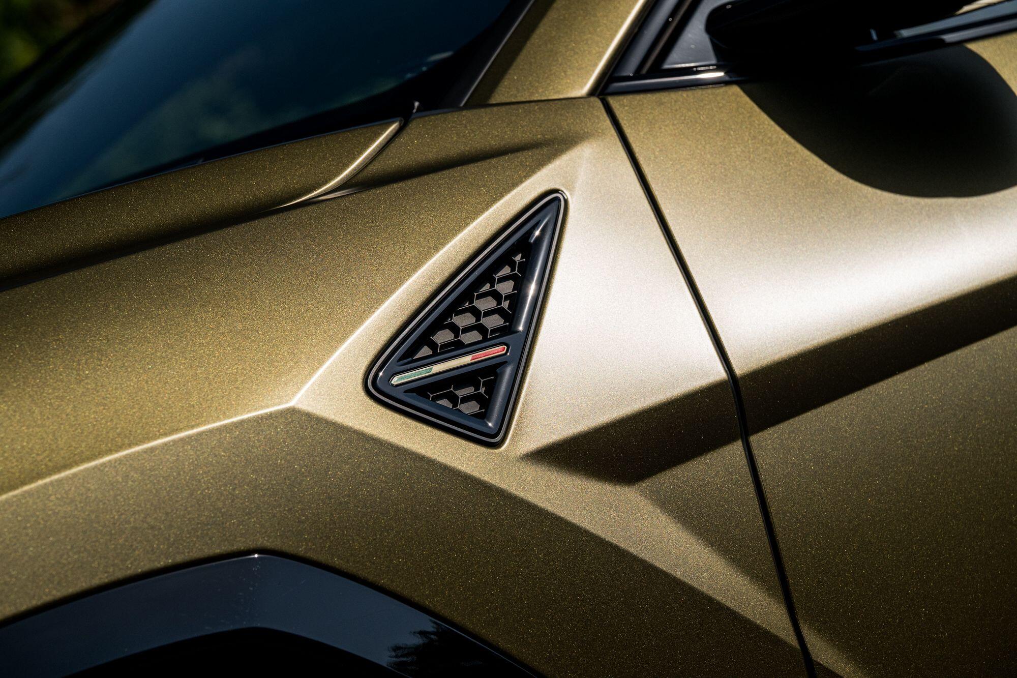 Lamborghini Urus view 17