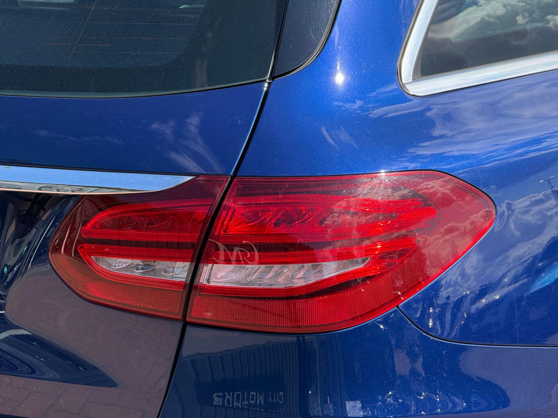 Mercedes-Benz C-Class view 18