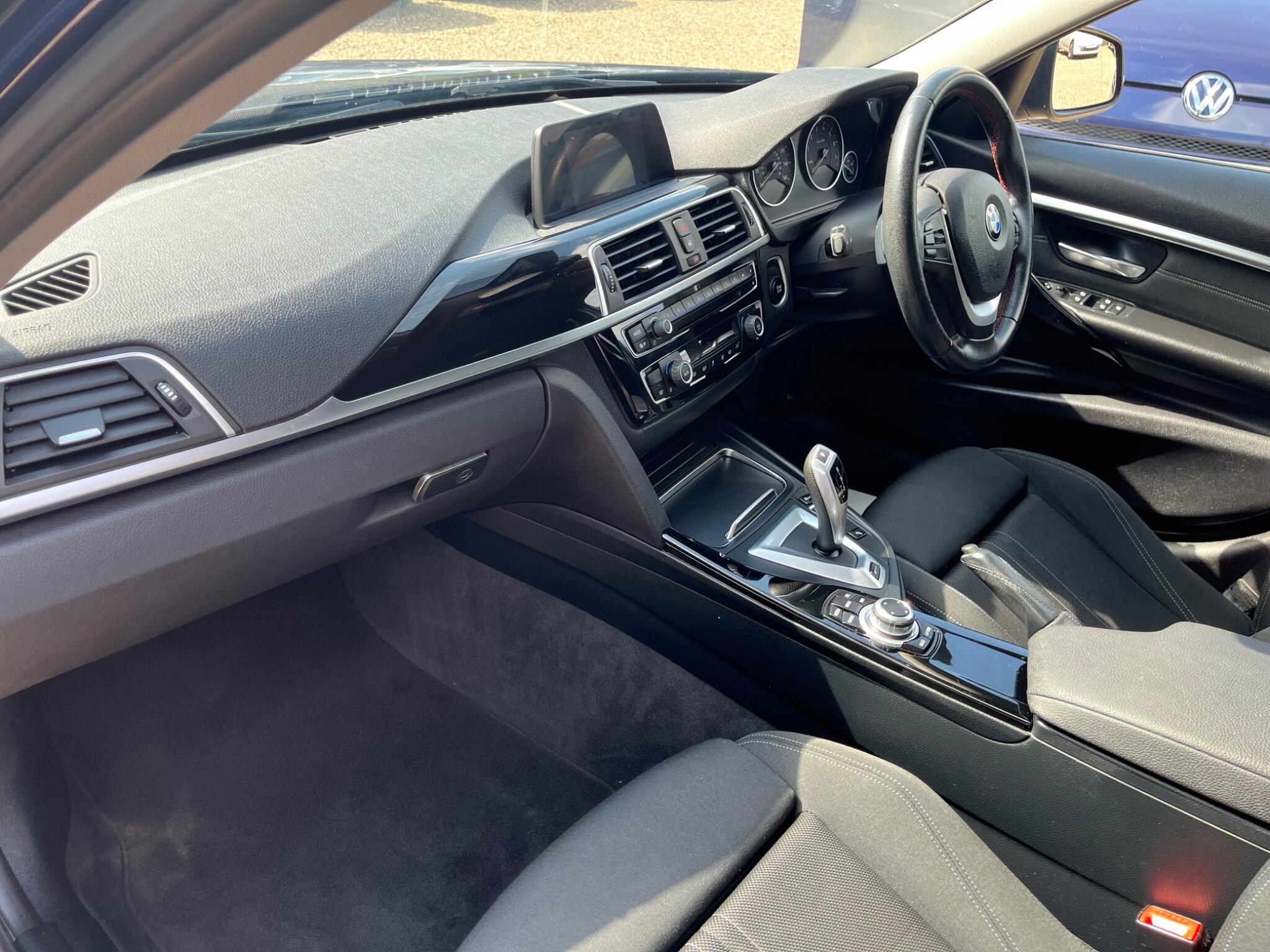 BMW 3 Series view 9