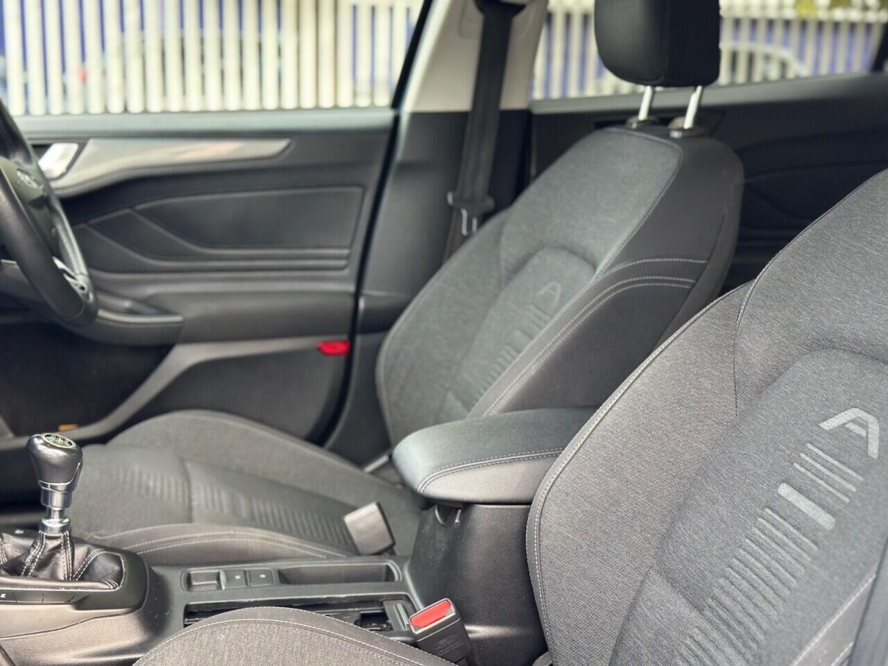 Ford Focus view 16