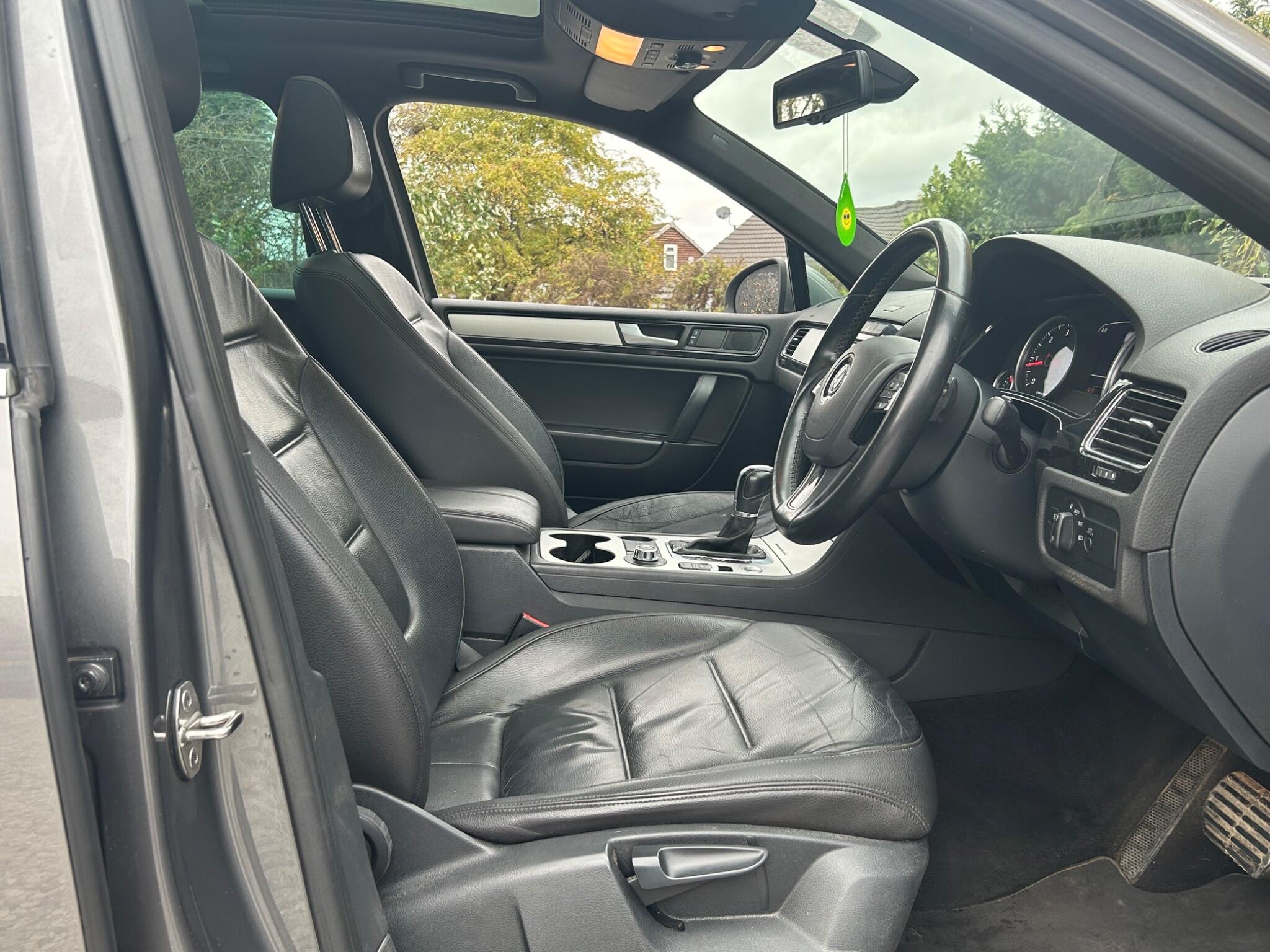 Volkswagen Touareg view 15
