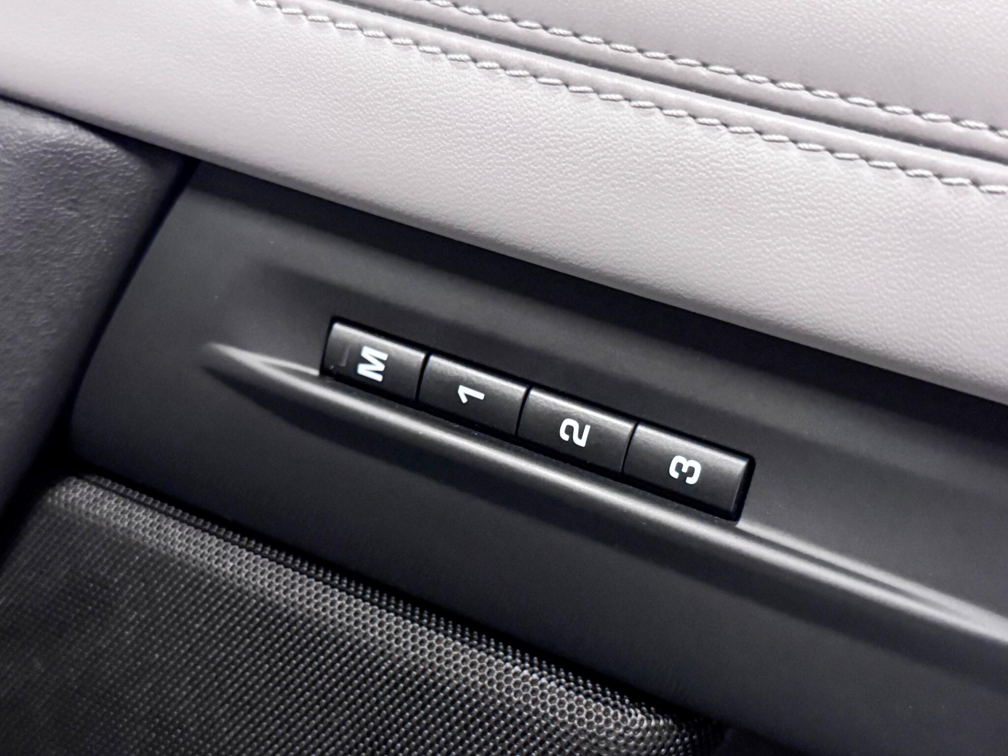 Land Rover Range Rover Evoque view 19