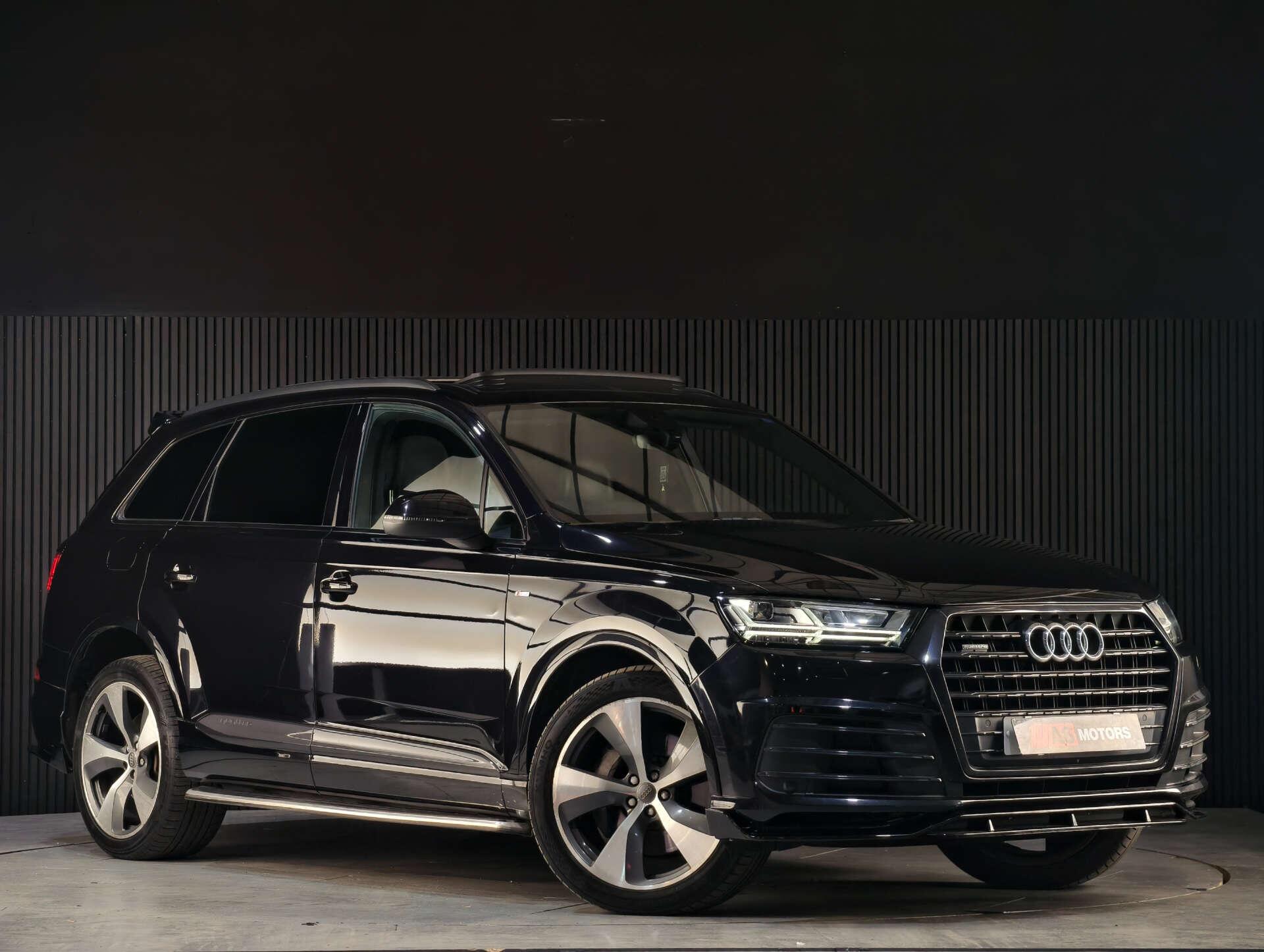 Audi Q7 view 8