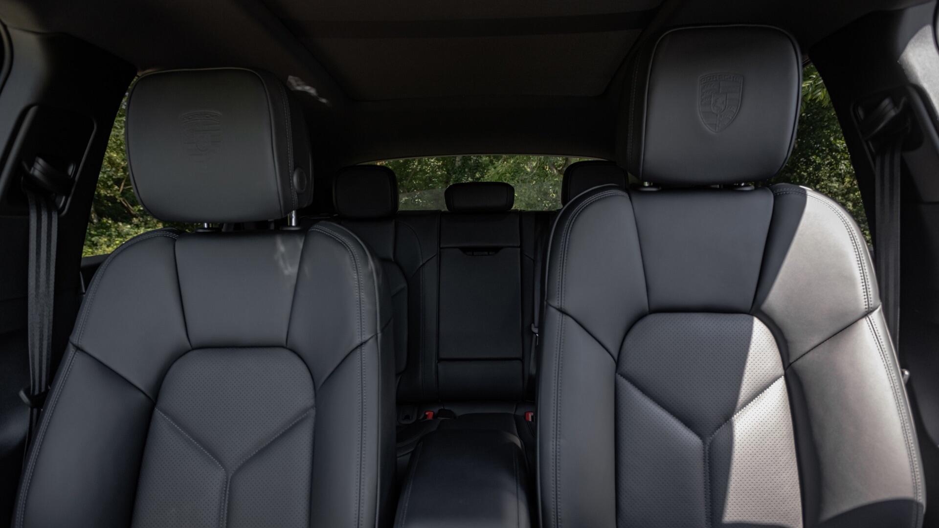 Porsche Macan view 12