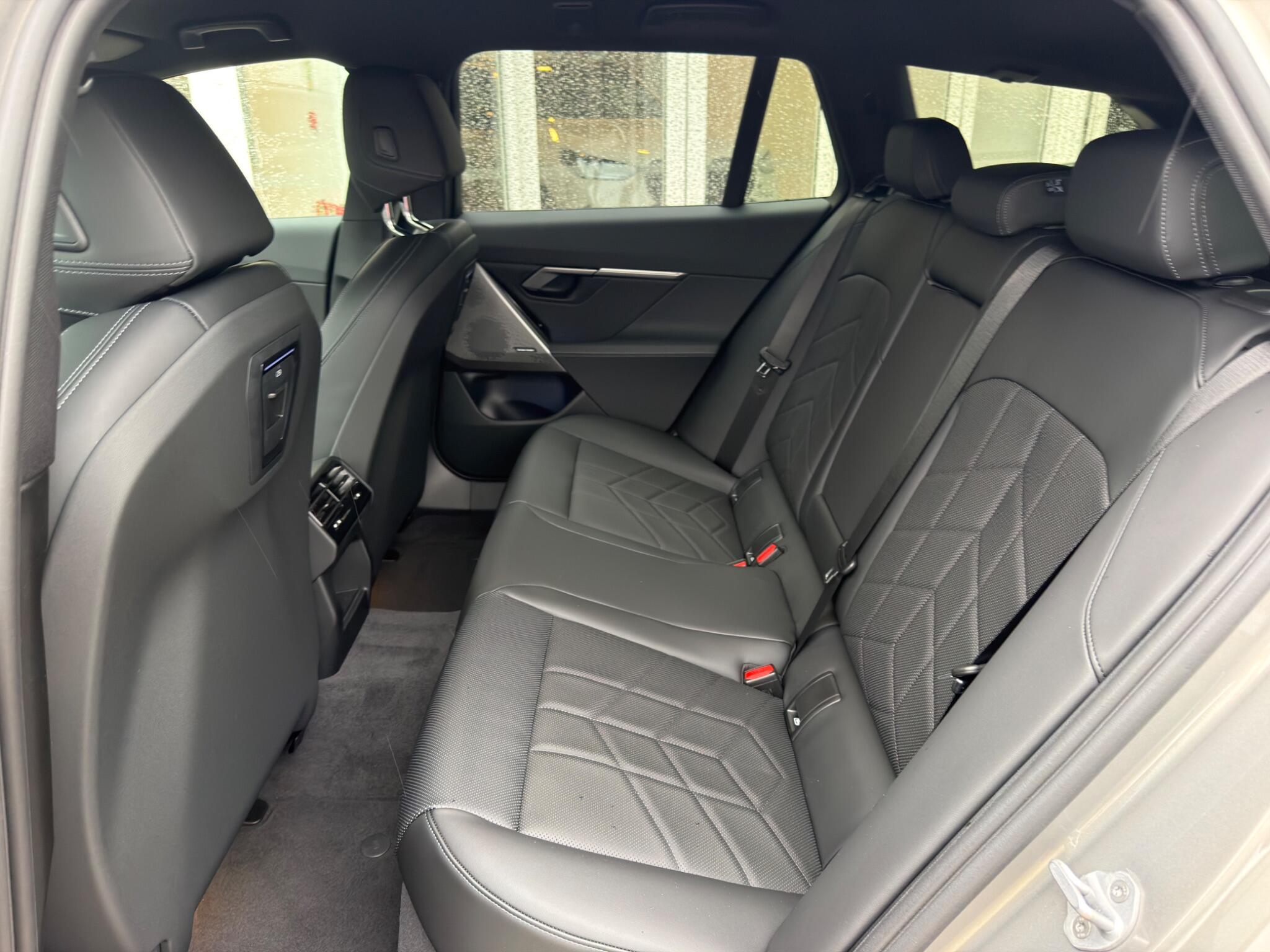 BMW 5 Series view 11