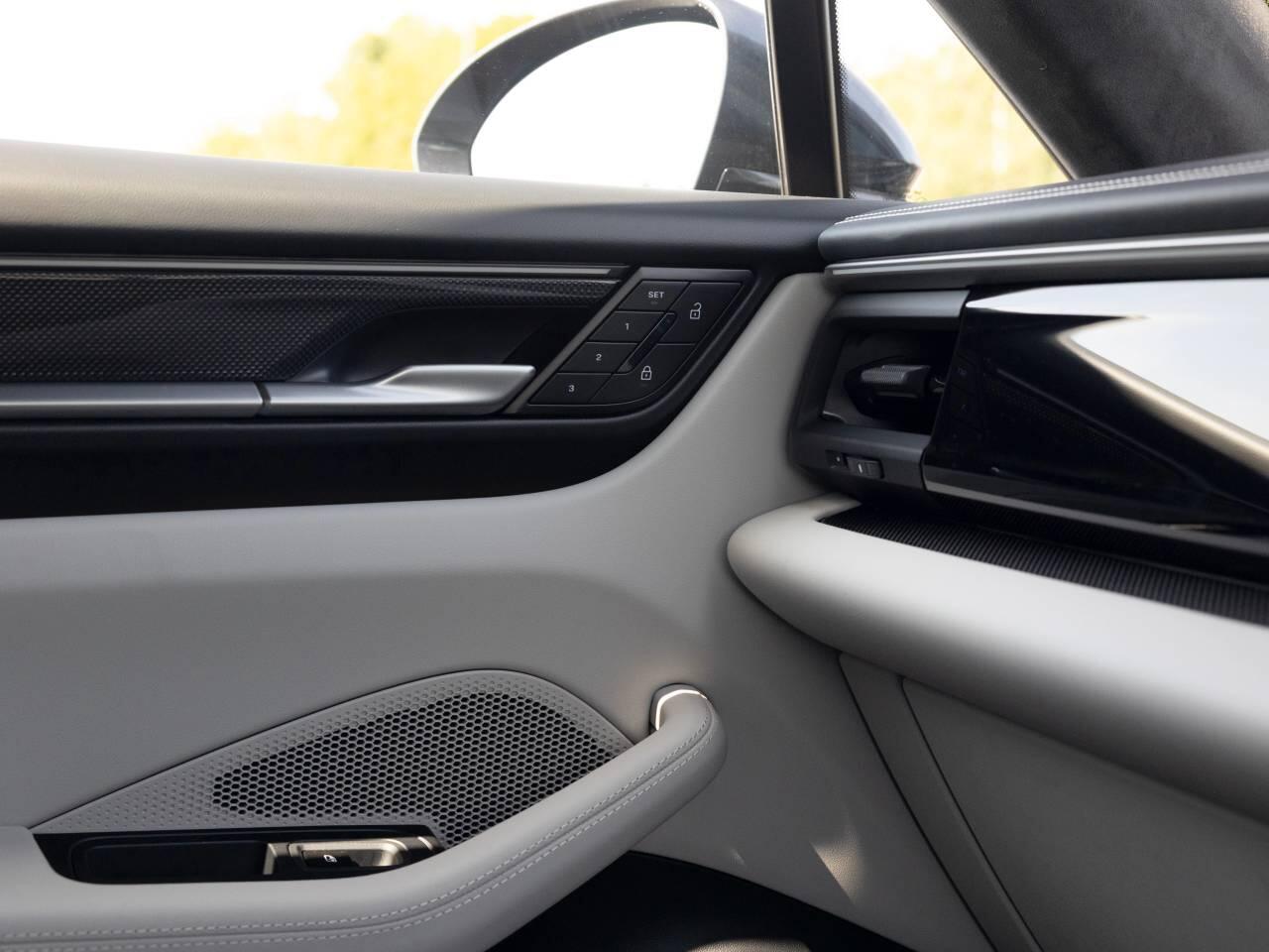 Porsche Macan view 68
