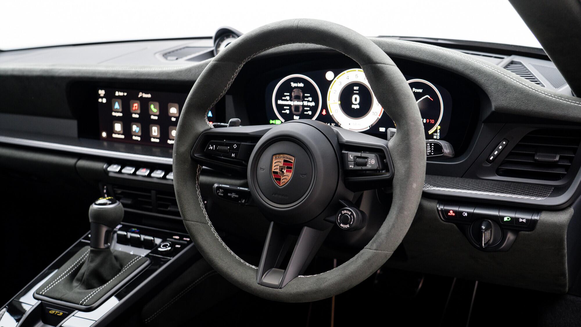 Porsche 911 view 35