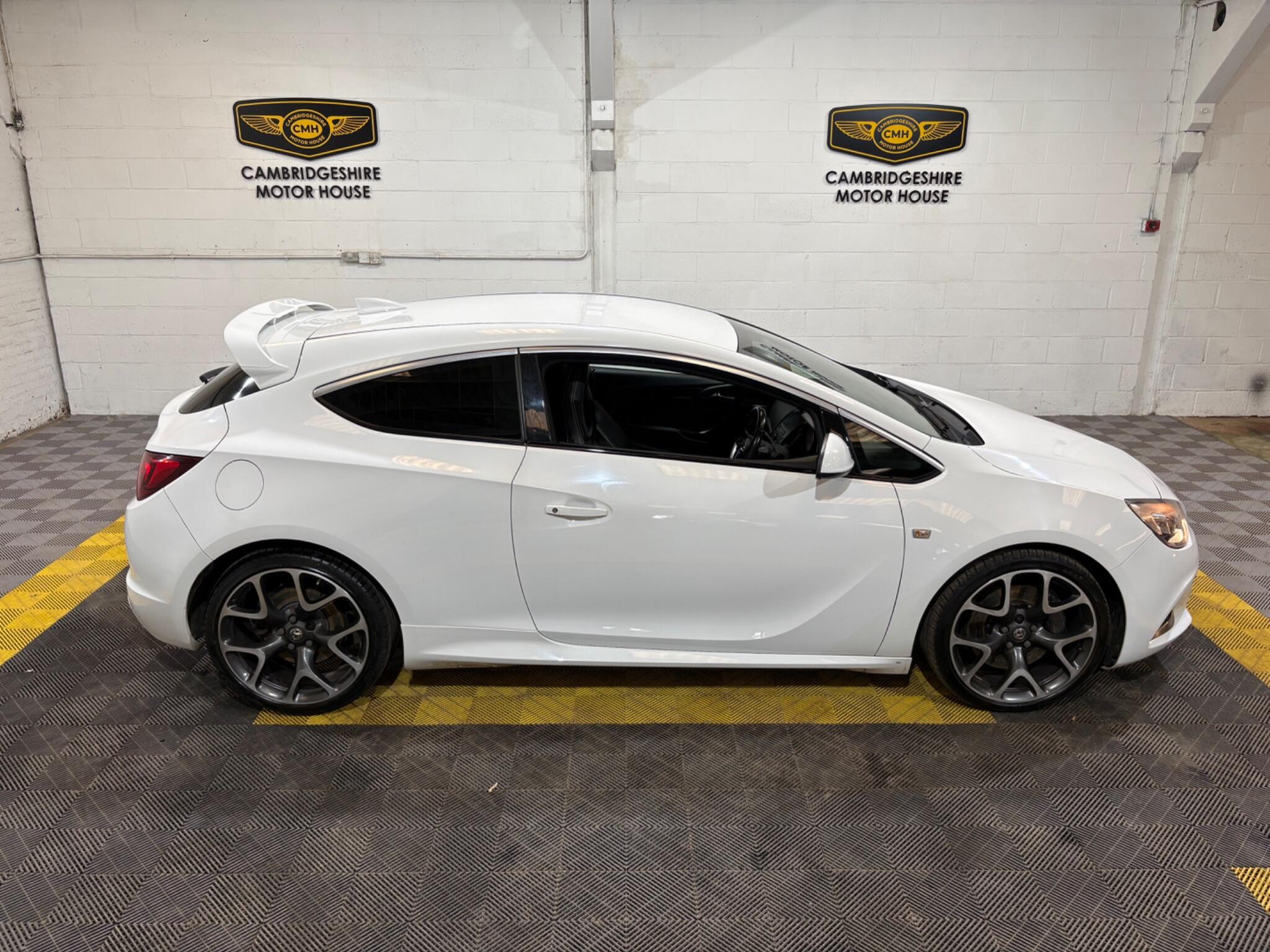 Vauxhall Astra GTC view 13