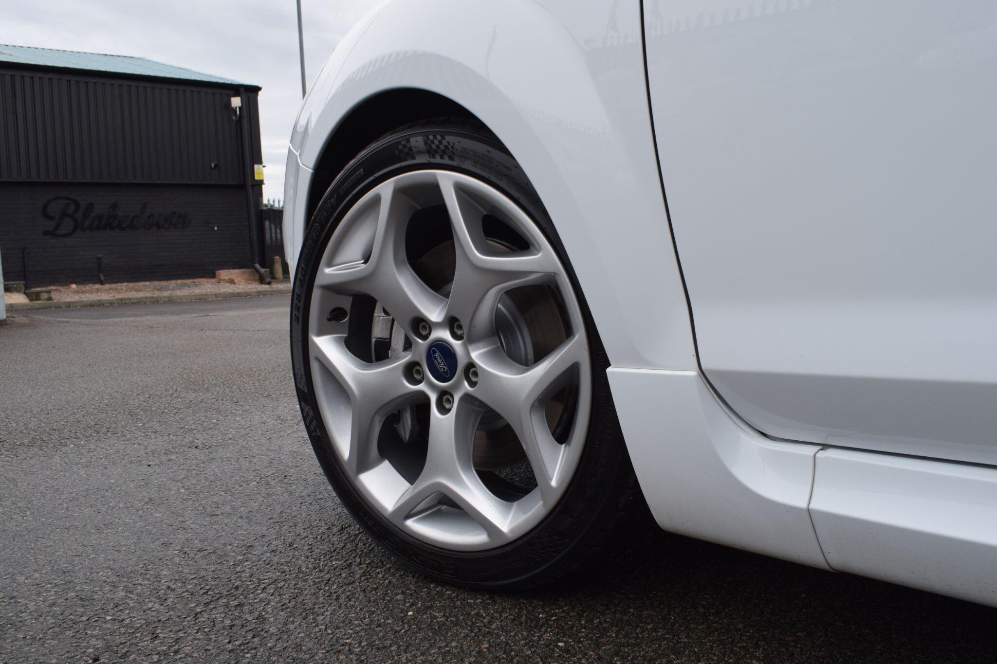 Ford Focus view 30