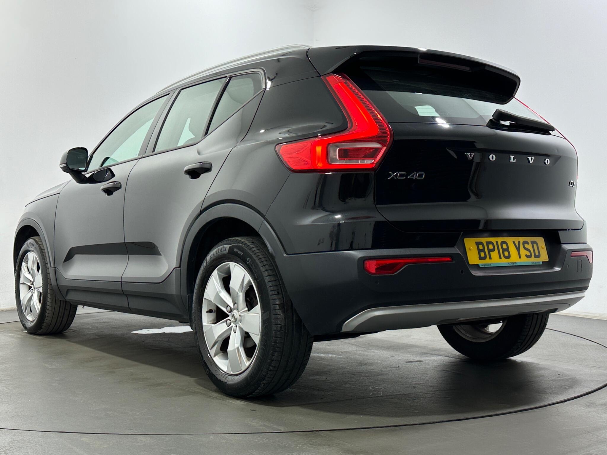 Volvo XC40 view 45