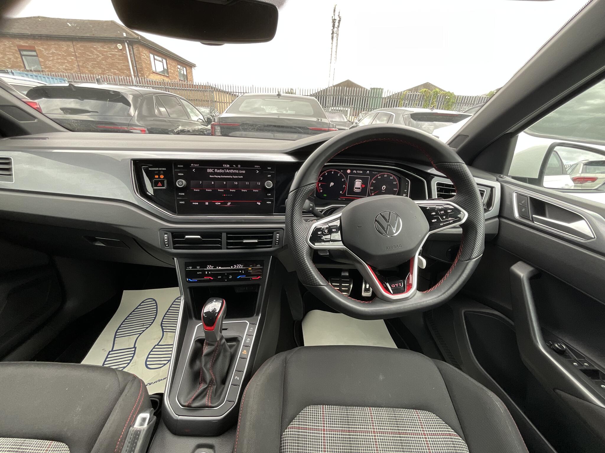 Volkswagen Polo view 6
