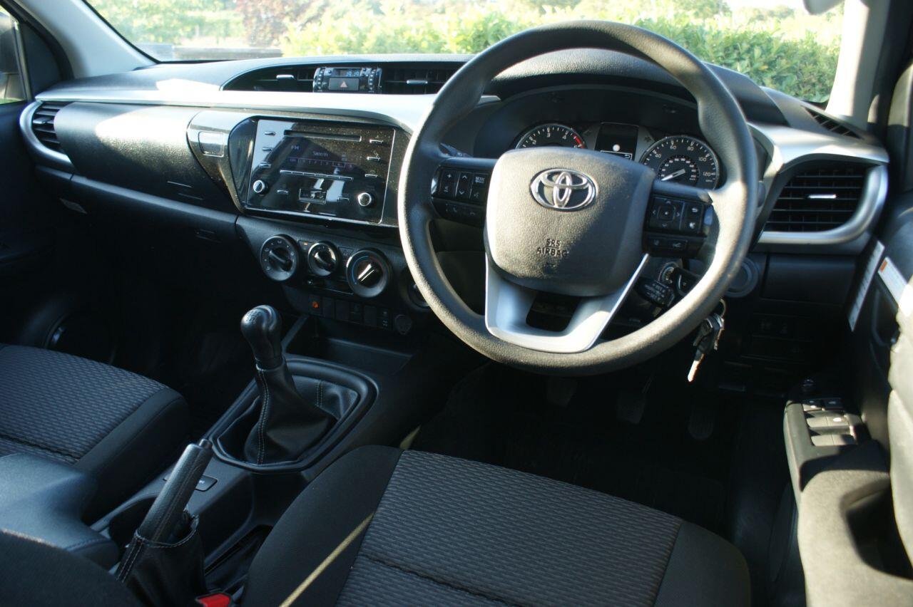 Toyota Hilux view 3