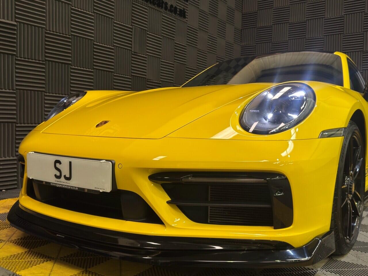Porsche 911 view 26