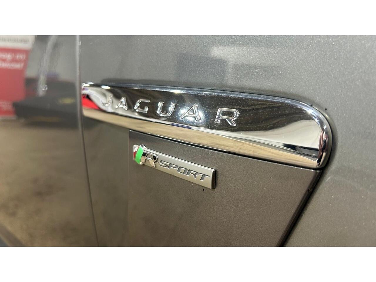 Jaguar XF view 9