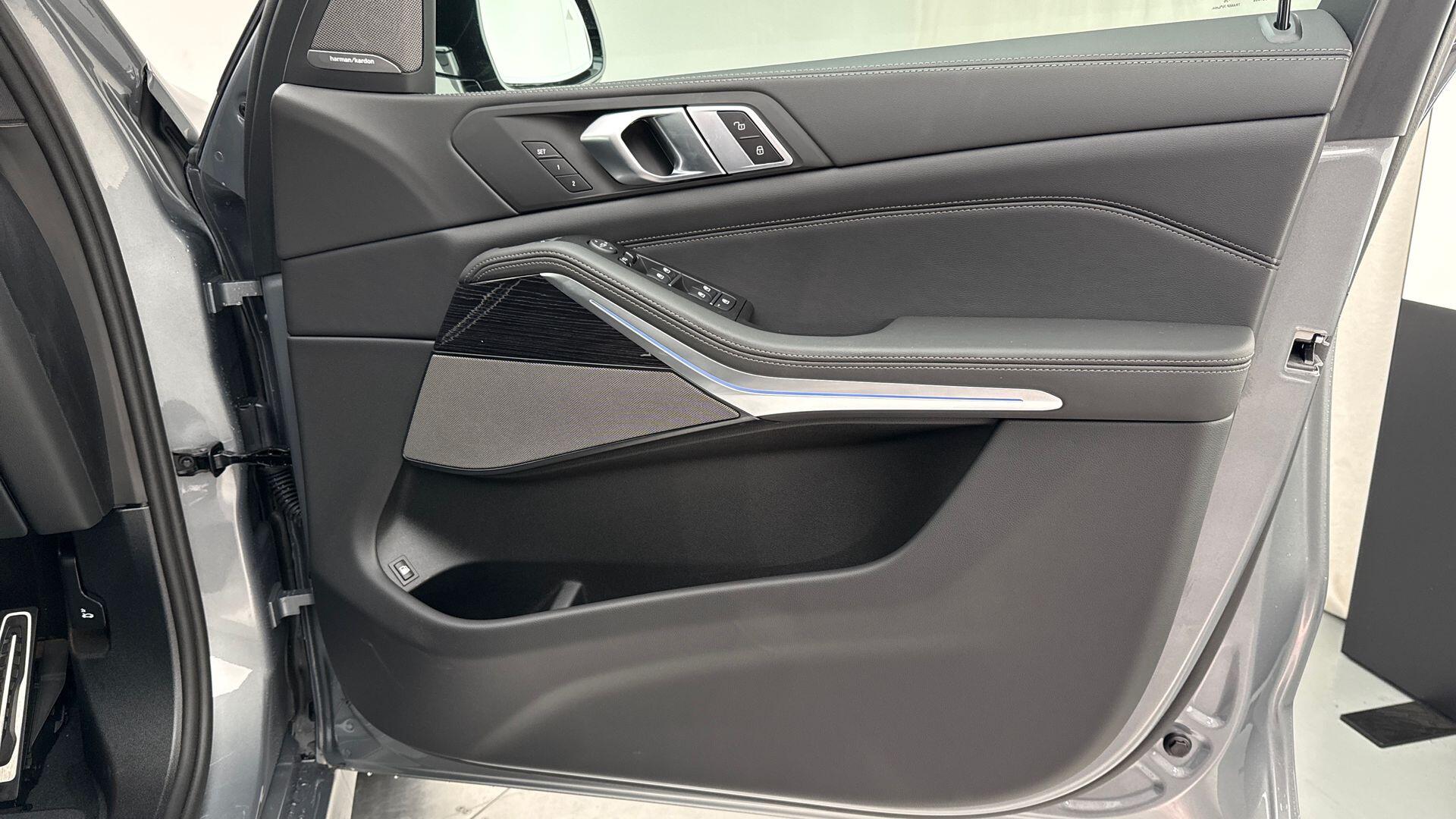 BMW X5 view 20