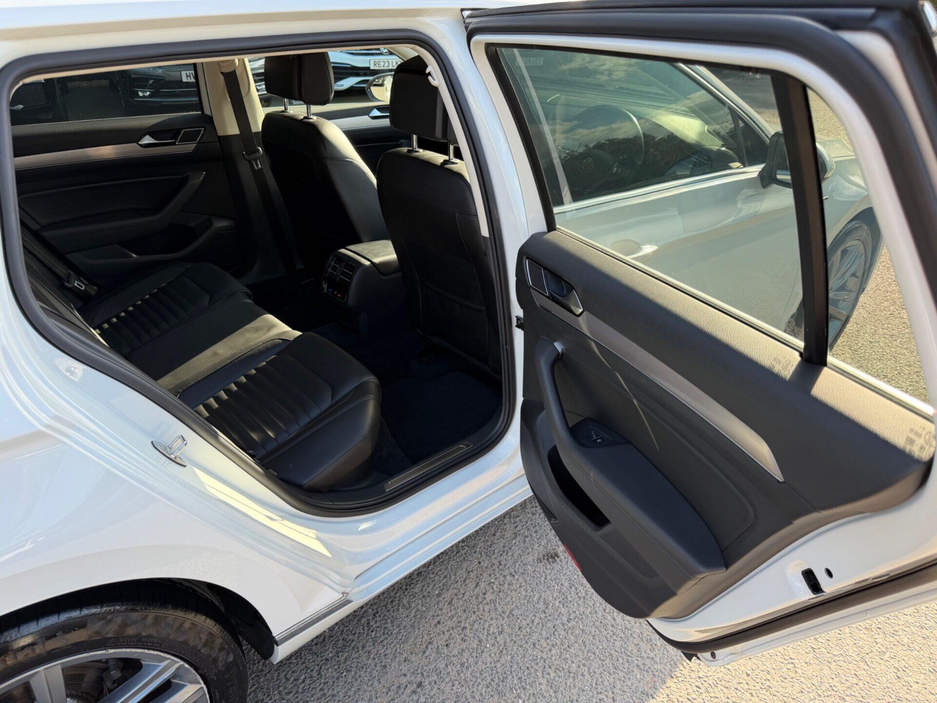 Volkswagen Passat view 29