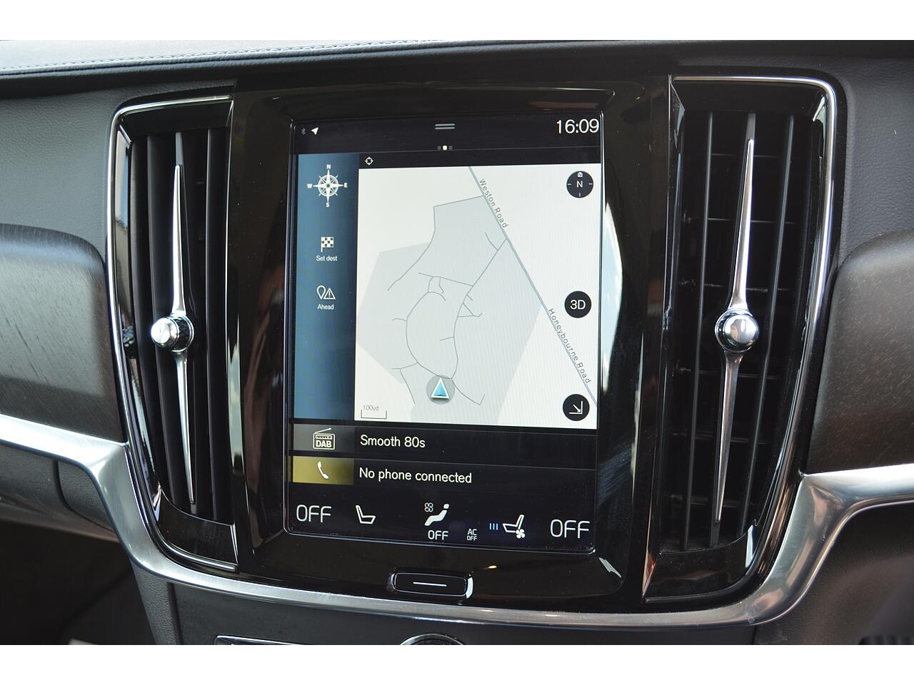 Volvo V90 Cross Country view 16