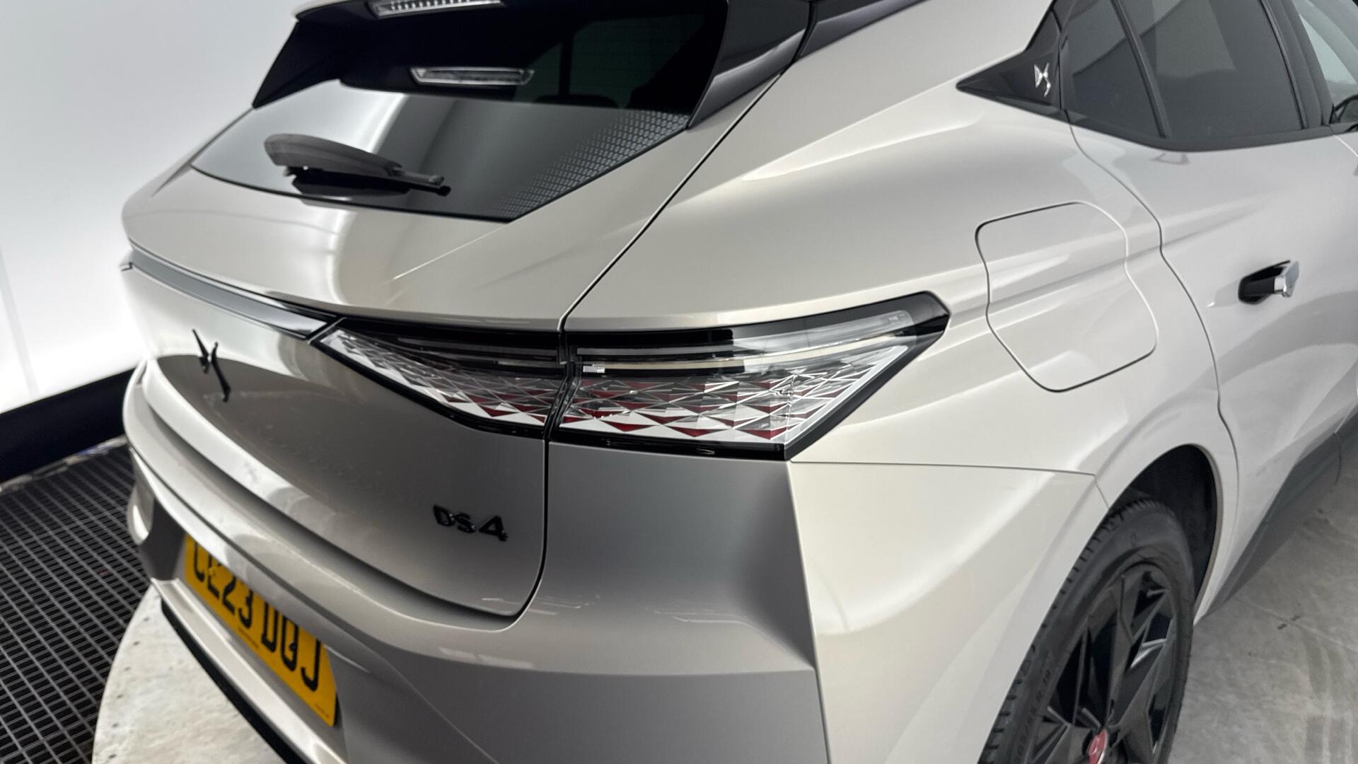DS Automobiles DS 4 view 19
