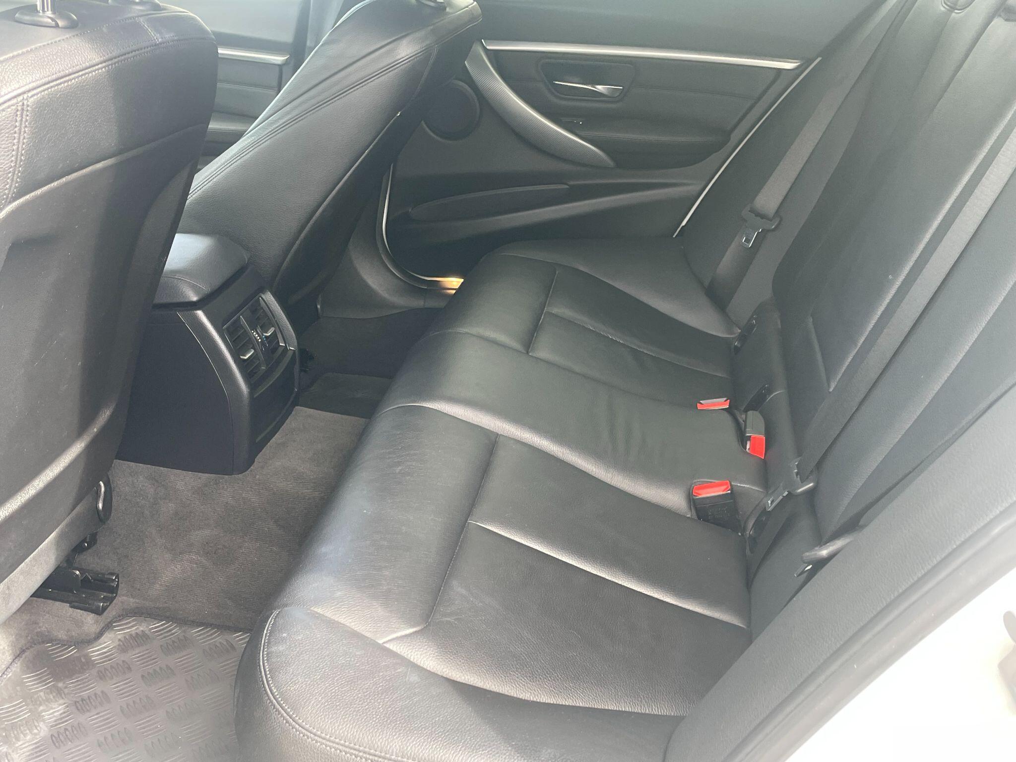 BMW 3 Series view 23