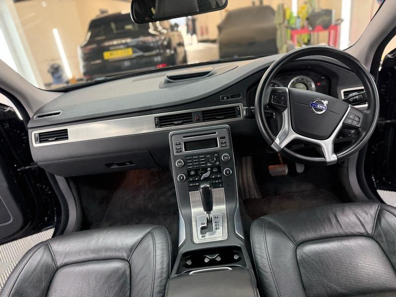 2010 Volvo V70 image 18