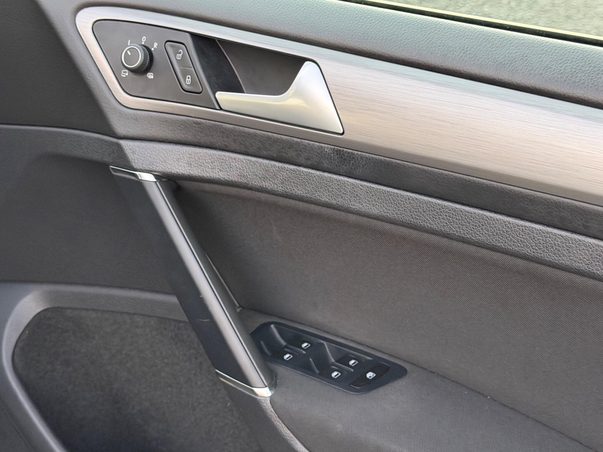 Volkswagen Golf view 25