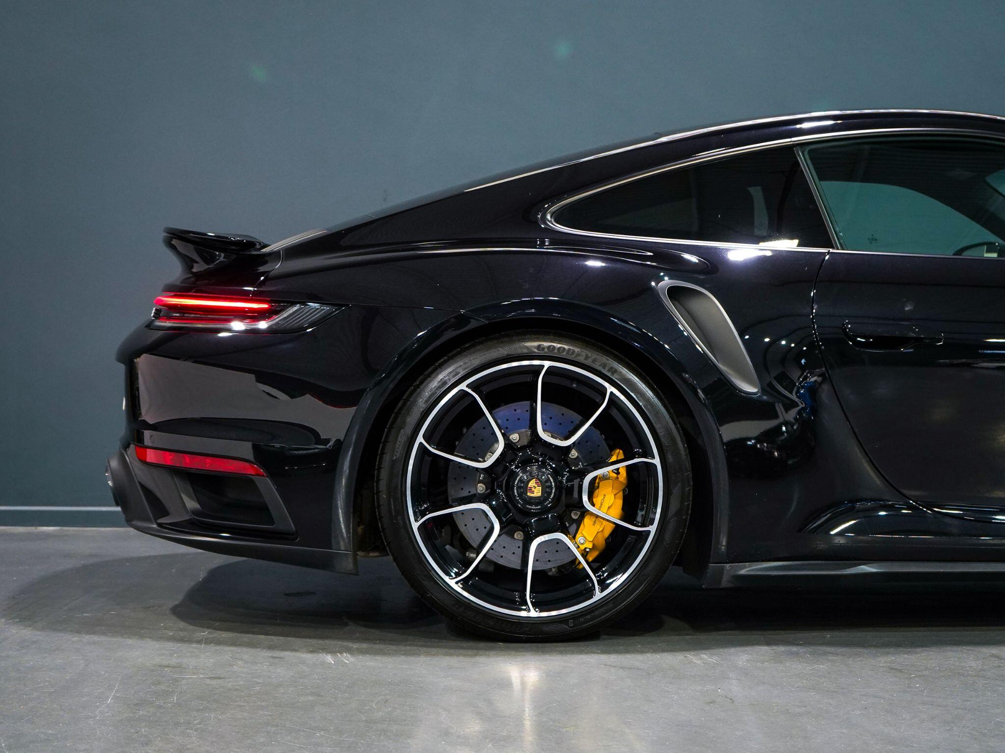 Porsche 911 view 26