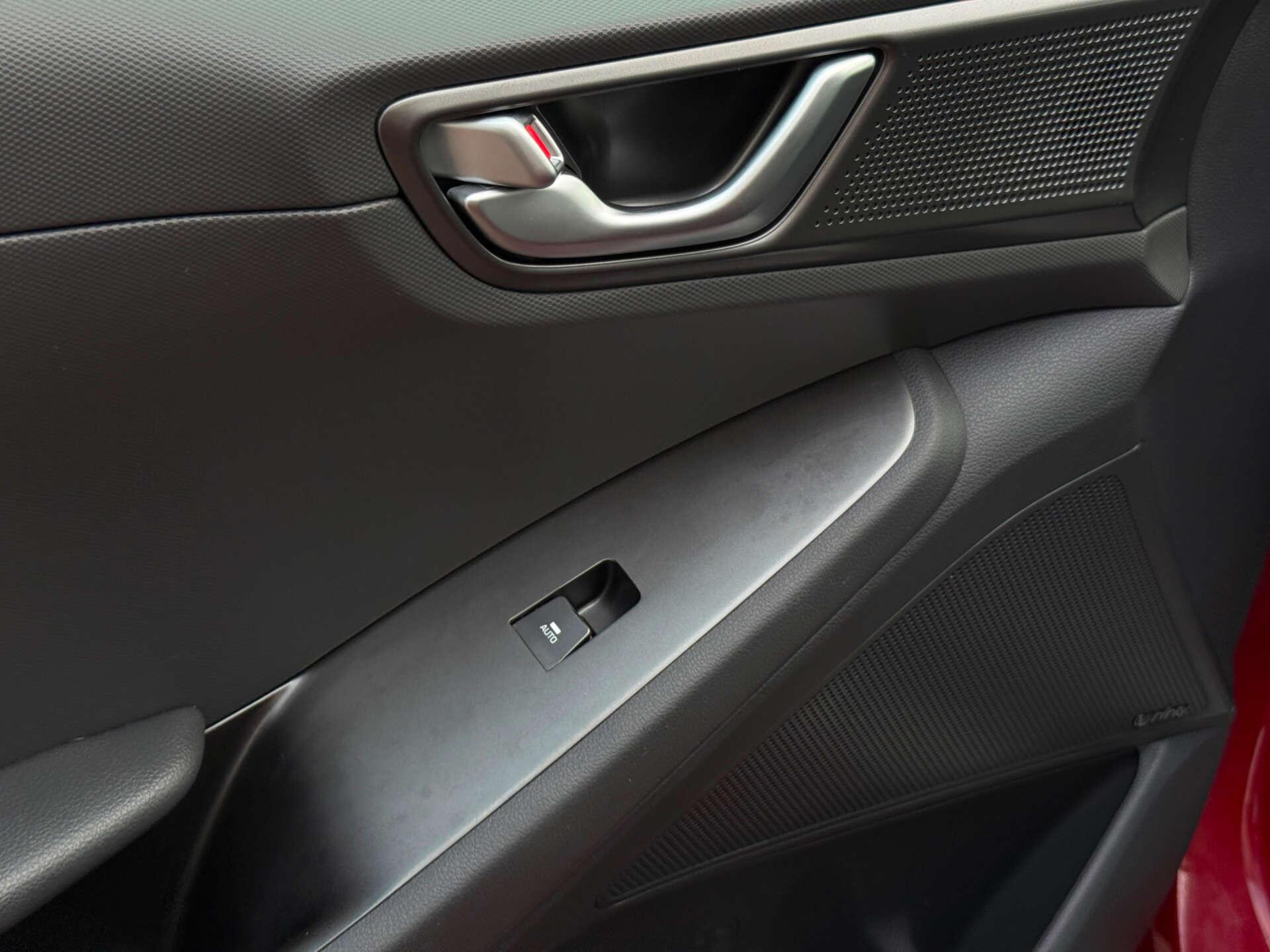 Hyundai Ioniq view 43
