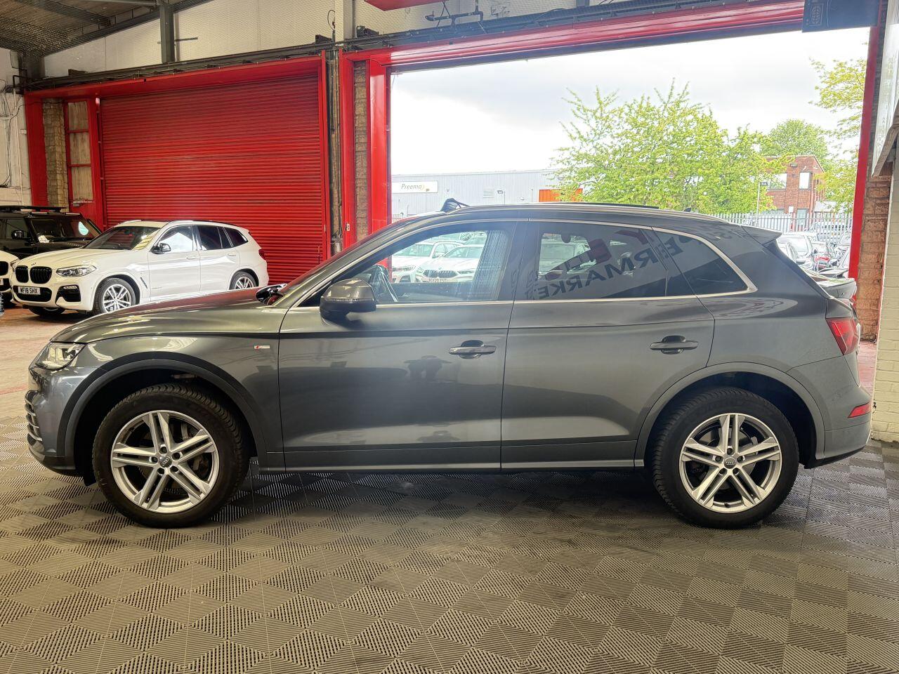 Audi Q5 view 6