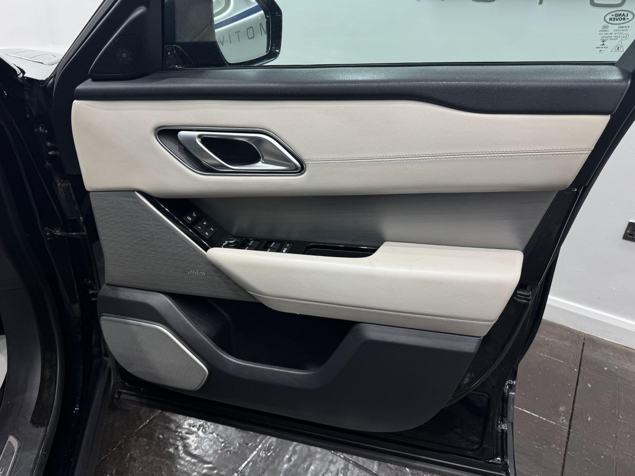 Land Rover Range Rover Velar view 19