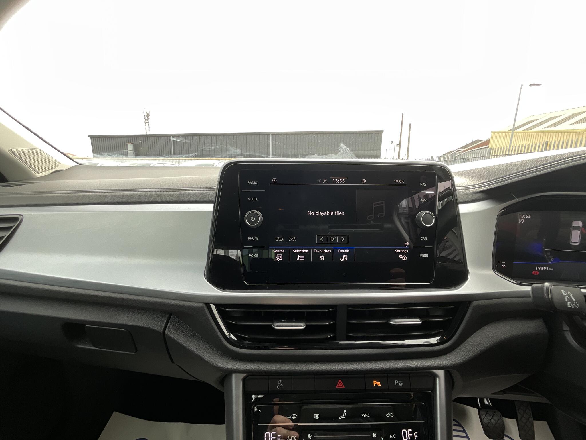 Volkswagen T-Roc view 26