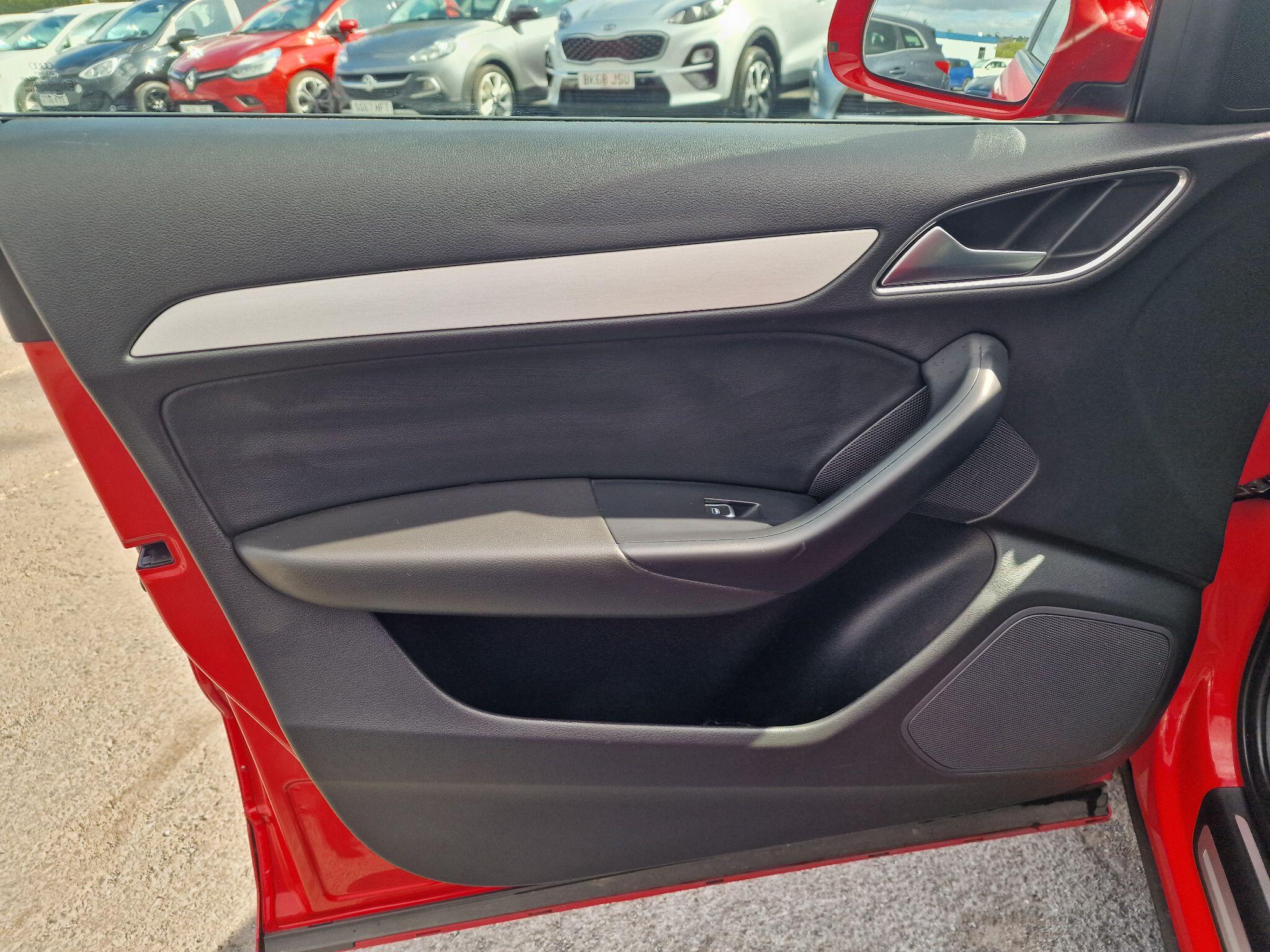 Audi Q3 view 43