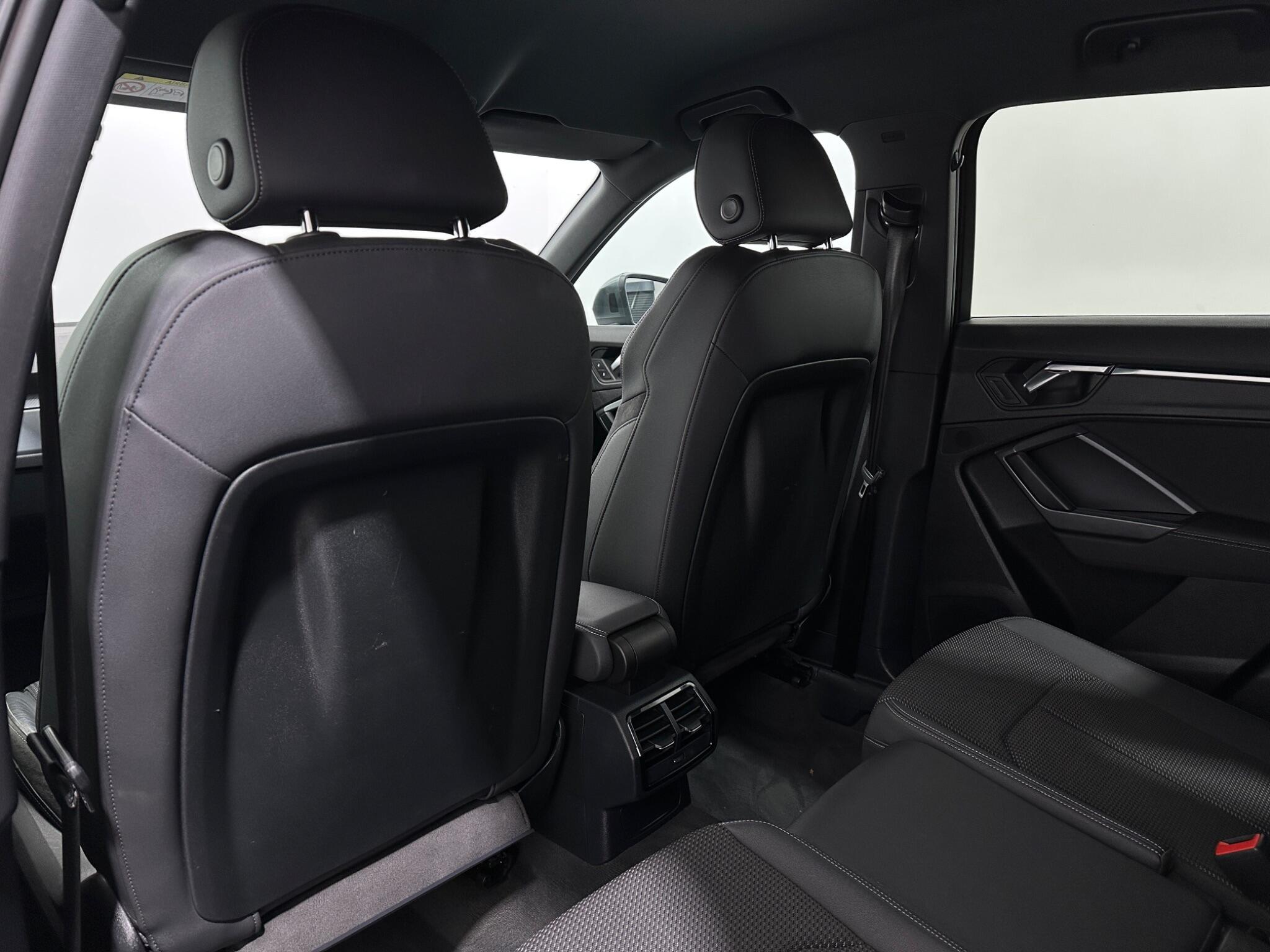 Audi Q3 view 37