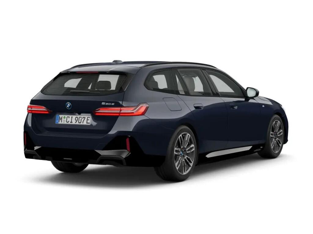 BMW 5 Series view 3