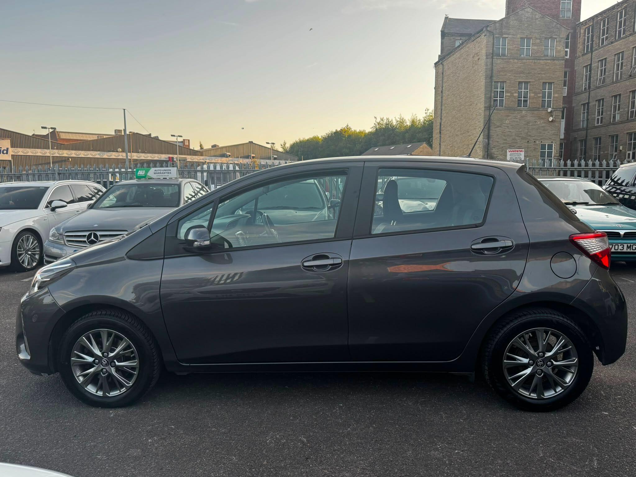 Toyota Yaris view 3