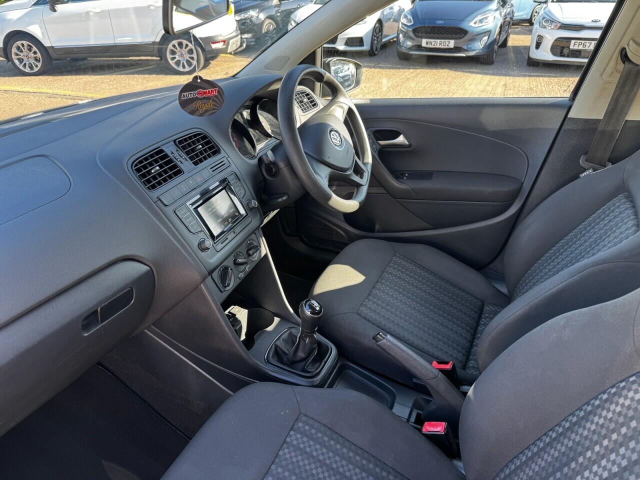 Volkswagen Polo view 3