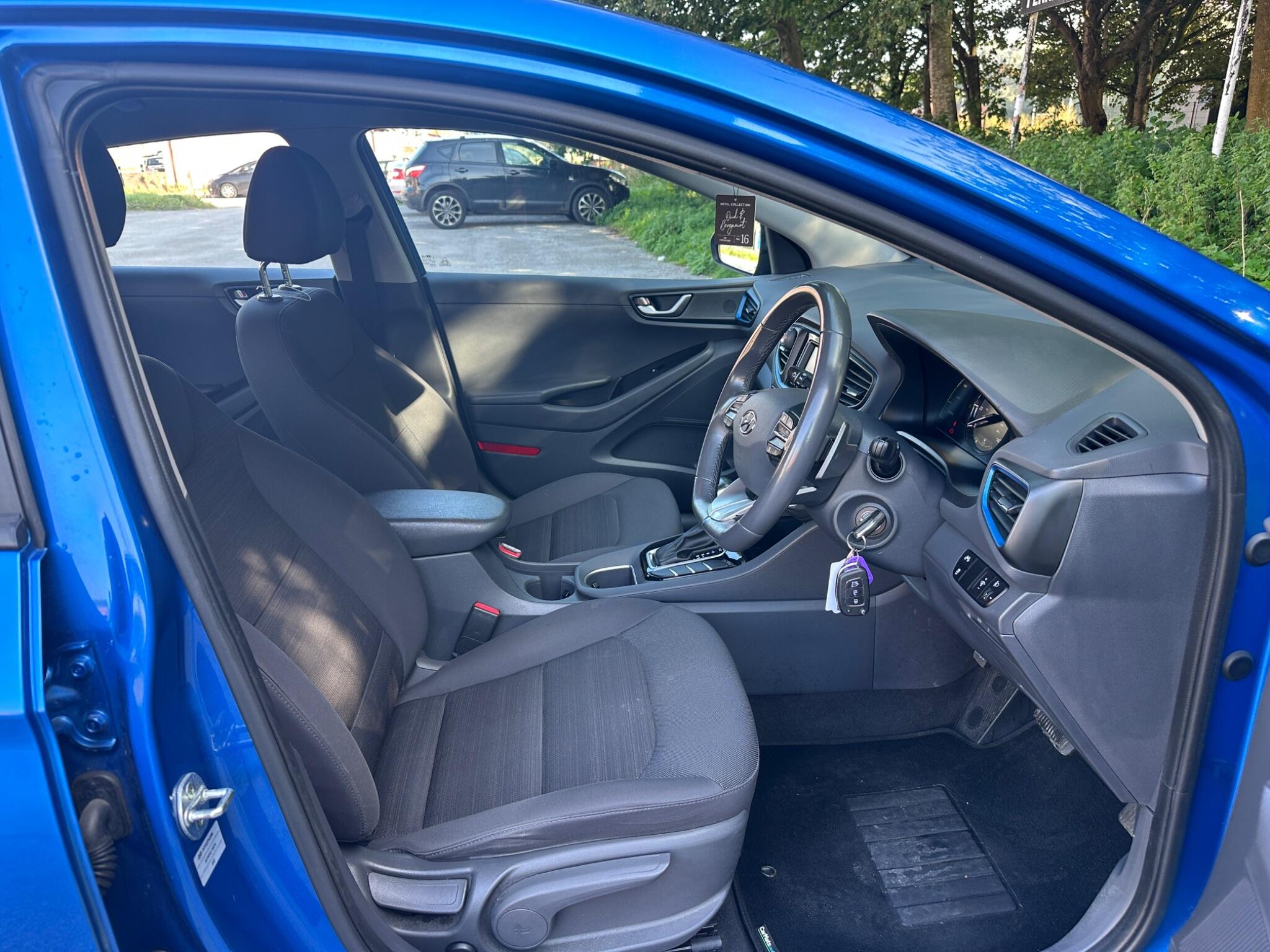 Hyundai Ioniq view 10